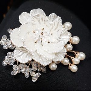 WHITE SHELLS  PEACH BLOSSOM PIN / BROOCH